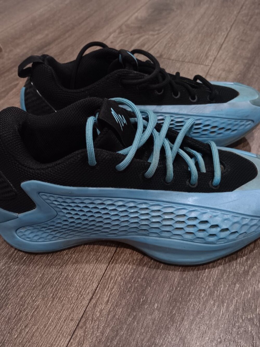 Adidas / Edwards 1 Low Nicks Gift Shoes / Adidas Light Boost / Size 5